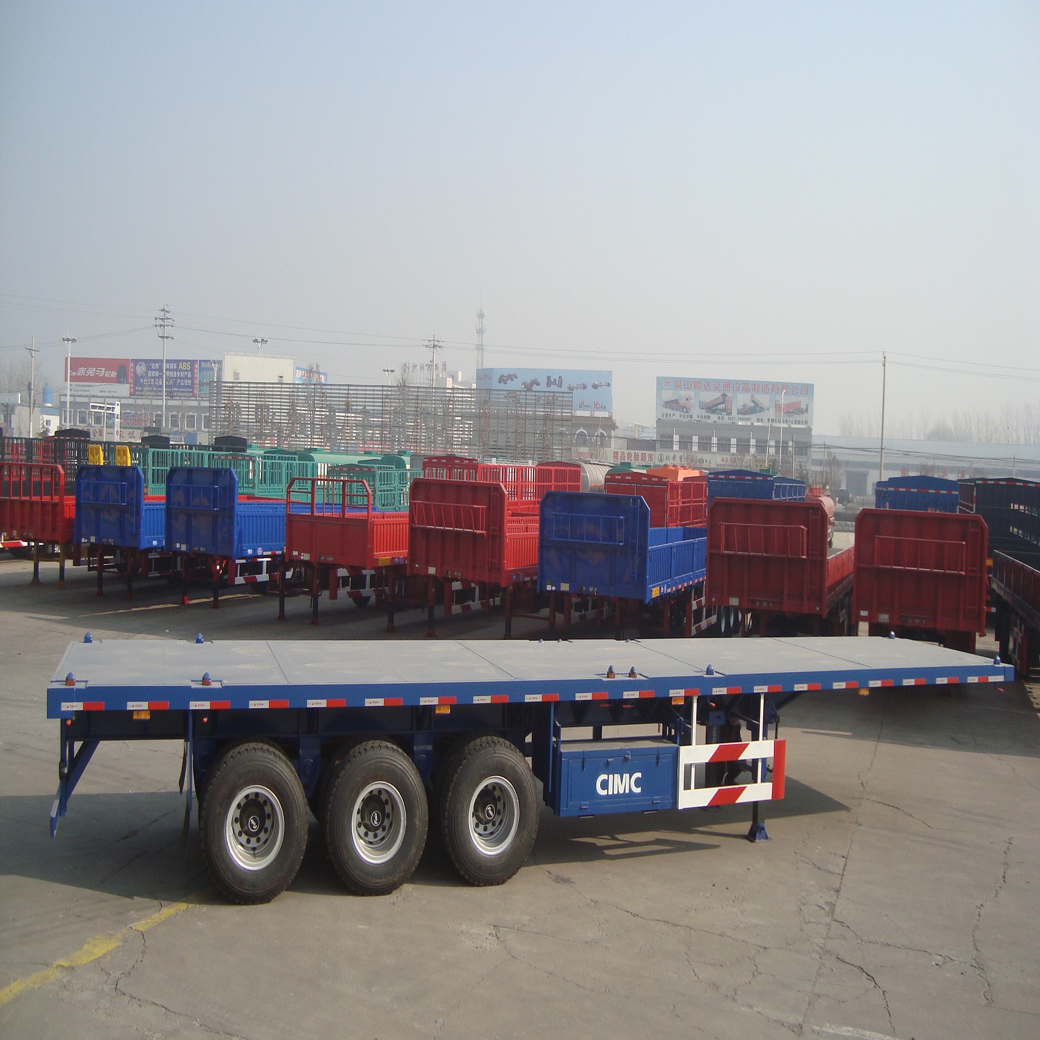 BRAND NEW CIMC - TRI-AXLE 40FT FLATBED SEMI-TRAILER - MAX PAYLOAD 50-TON - 3 SET SUSPENSION: CIMC HUAJUN STANDARD - WABCO: RELAY VALVE